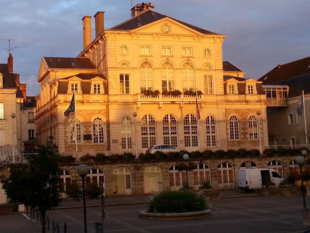 Hotel Au Lion D'Or Nogent-le-Rotrou Esterno foto