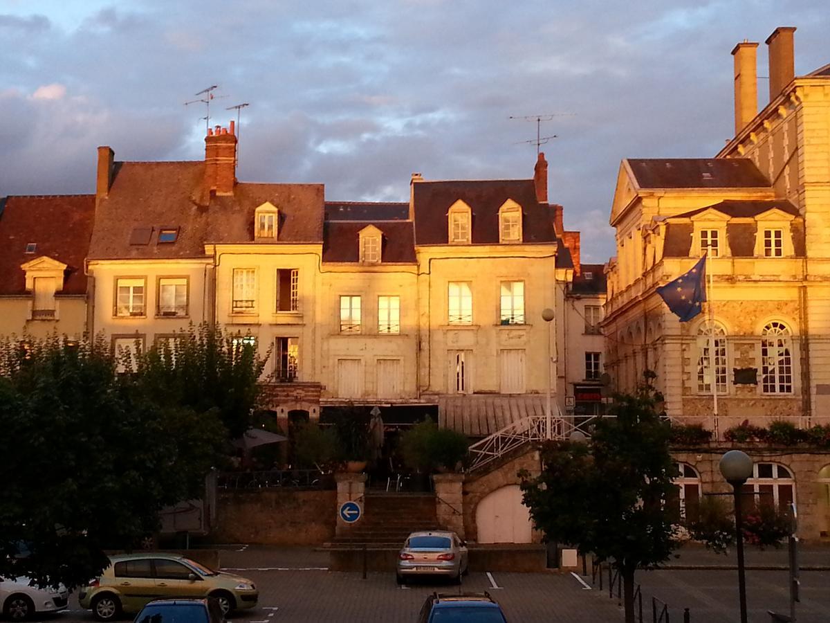 Hotel Au Lion D'Or Nogent-le-Rotrou Esterno foto